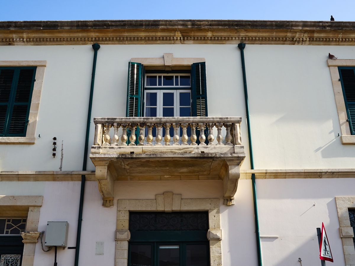 Old aging traditional town house Limassol Cyprus - Real Estate city hidden gem opportunity